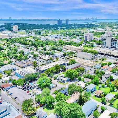 3 Seasons At The Carrington 3 Separate 2 Bedroom 1 Bathroom Apartments And A 3 Bedroom 2 Bathroom Villa Miami Exterior photo