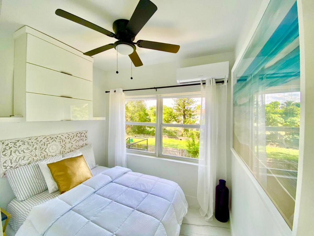 3 Seasons At The Carrington 3 Separate 2 Bedroom 1 Bathroom Apartments And A 3 Bedroom 2 Bathroom Villa Miami Exterior photo