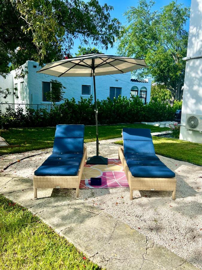 3 Seasons At The Carrington 3 Separate 2 Bedroom 1 Bathroom Apartments And A 3 Bedroom 2 Bathroom Villa Miami Exterior photo