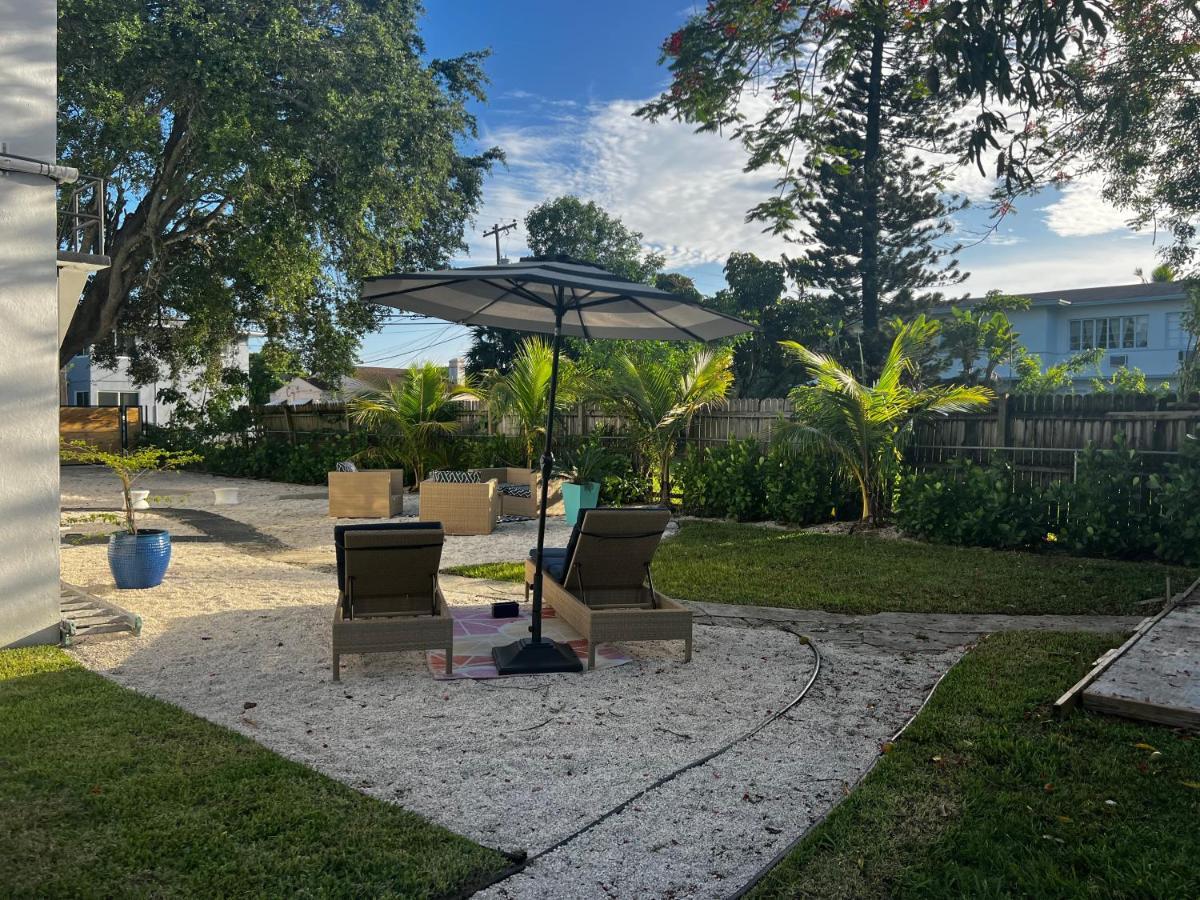 3 Seasons At The Carrington 3 Separate 2 Bedroom 1 Bathroom Apartments And A 3 Bedroom 2 Bathroom Villa Miami Exterior photo