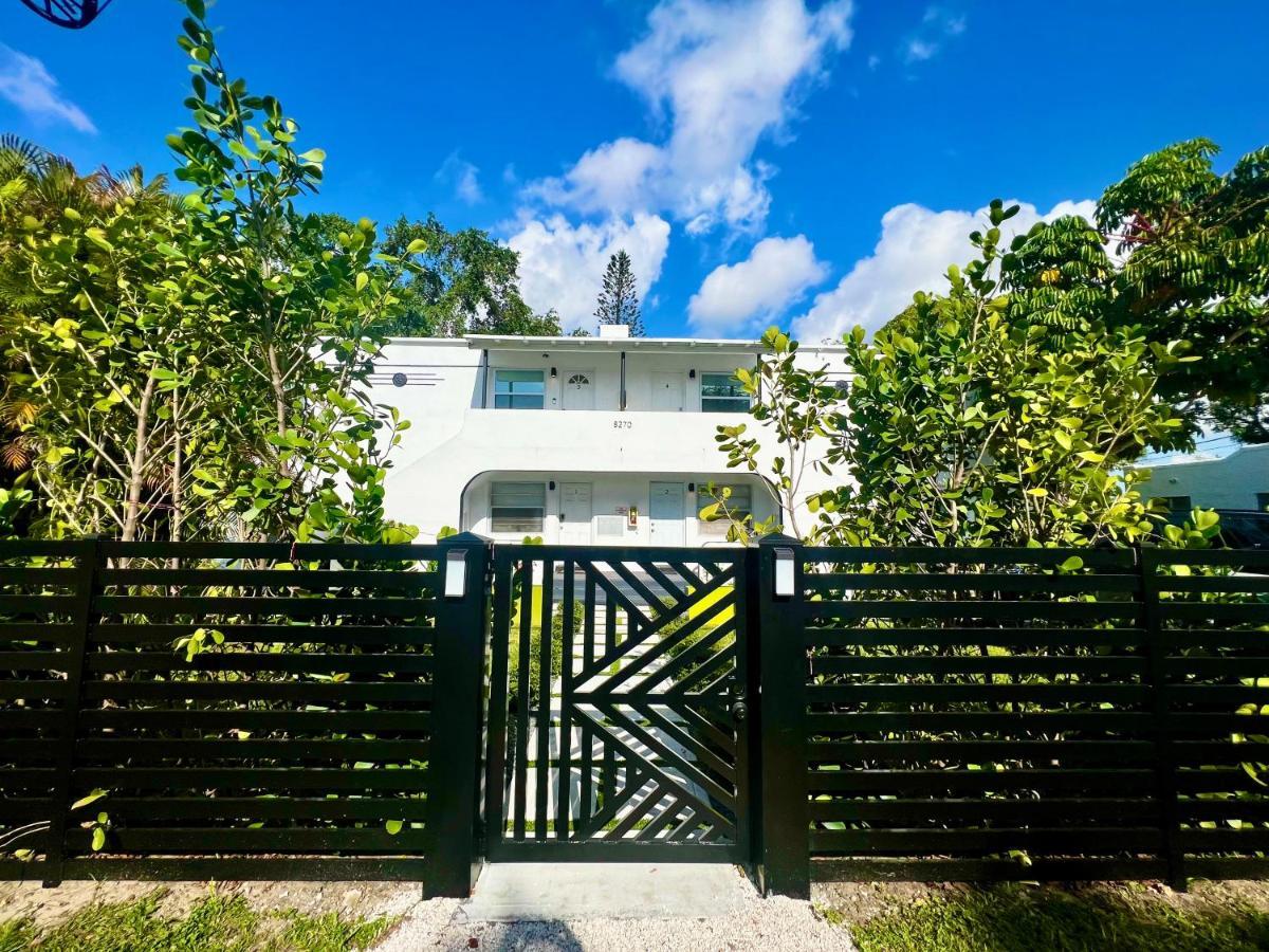 3 Seasons At The Carrington 3 Separate 2 Bedroom 1 Bathroom Apartments And A 3 Bedroom 2 Bathroom Villa Miami Exterior photo
