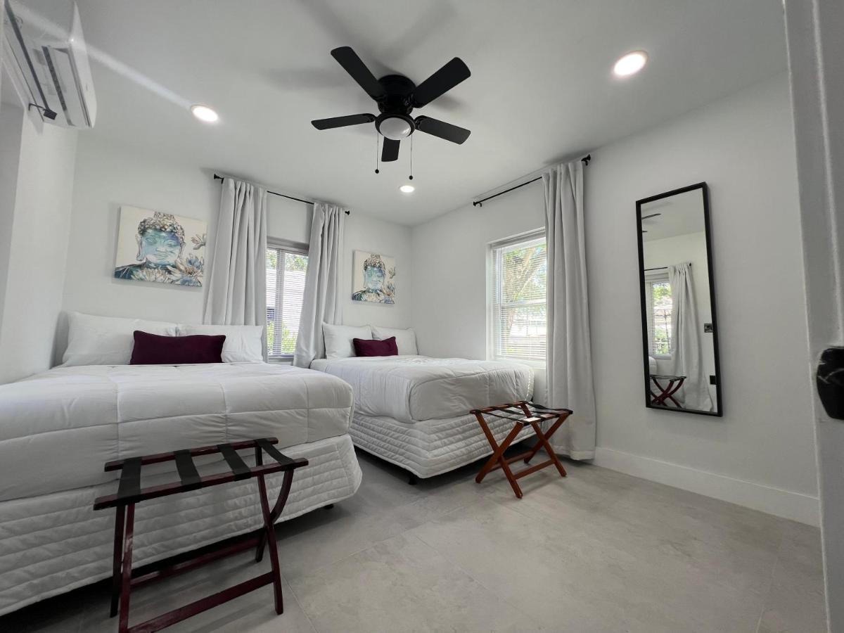3 Seasons At The Carrington 3 Separate 2 Bedroom 1 Bathroom Apartments And A 3 Bedroom 2 Bathroom Villa Miami Exterior photo