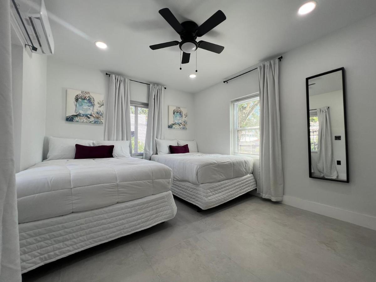 3 Seasons At The Carrington 3 Separate 2 Bedroom 1 Bathroom Apartments And A 3 Bedroom 2 Bathroom Villa Miami Exterior photo