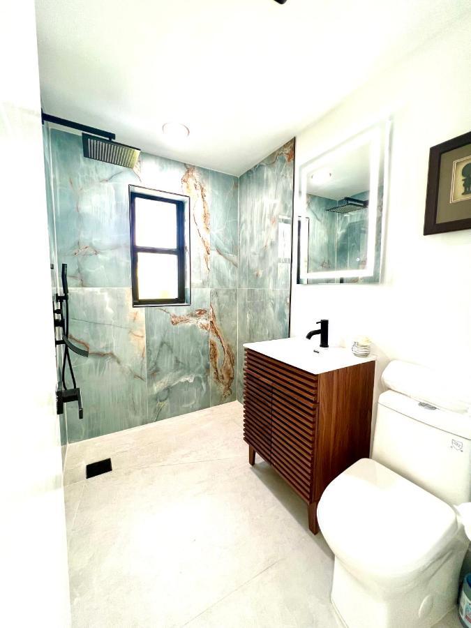 3 Seasons At The Carrington 3 Separate 2 Bedroom 1 Bathroom Apartments And A 3 Bedroom 2 Bathroom Villa Miami Exterior photo