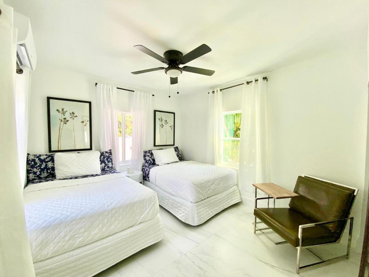 3 Seasons At The Carrington 3 Separate 2 Bedroom 1 Bathroom Apartments And A 3 Bedroom 2 Bathroom Villa Miami Exterior photo