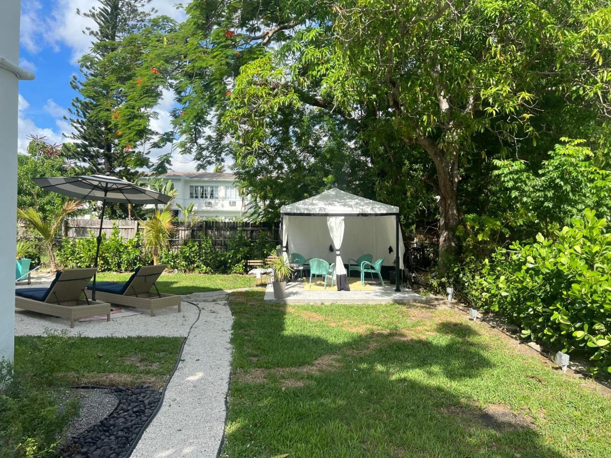 3 Seasons At The Carrington 3 Separate 2 Bedroom 1 Bathroom Apartments And A 3 Bedroom 2 Bathroom Villa Miami Exterior photo