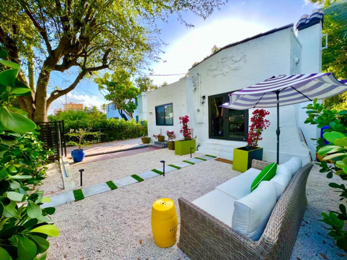 3 Seasons At The Carrington 3 Separate 2 Bedroom 1 Bathroom Apartments And A 3 Bedroom 2 Bathroom Villa Miami Exterior photo
