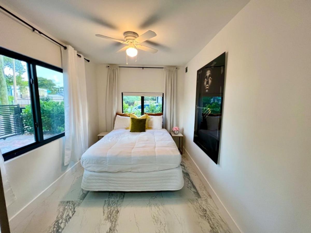 3 Seasons At The Carrington 3 Separate 2 Bedroom 1 Bathroom Apartments And A 3 Bedroom 2 Bathroom Villa Miami Exterior photo